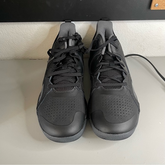 Nike - Picture 2 of 6